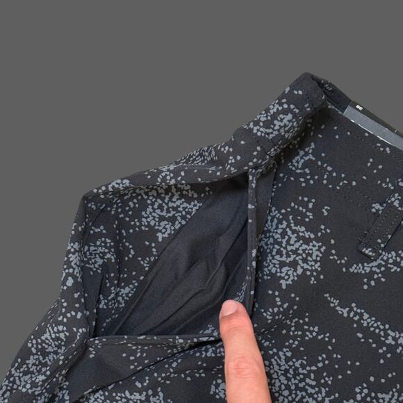 Under Armour Golf Printed Shorts Men’s 38 NWT Black/Gray 10" Inseam - Picture 3 of 10